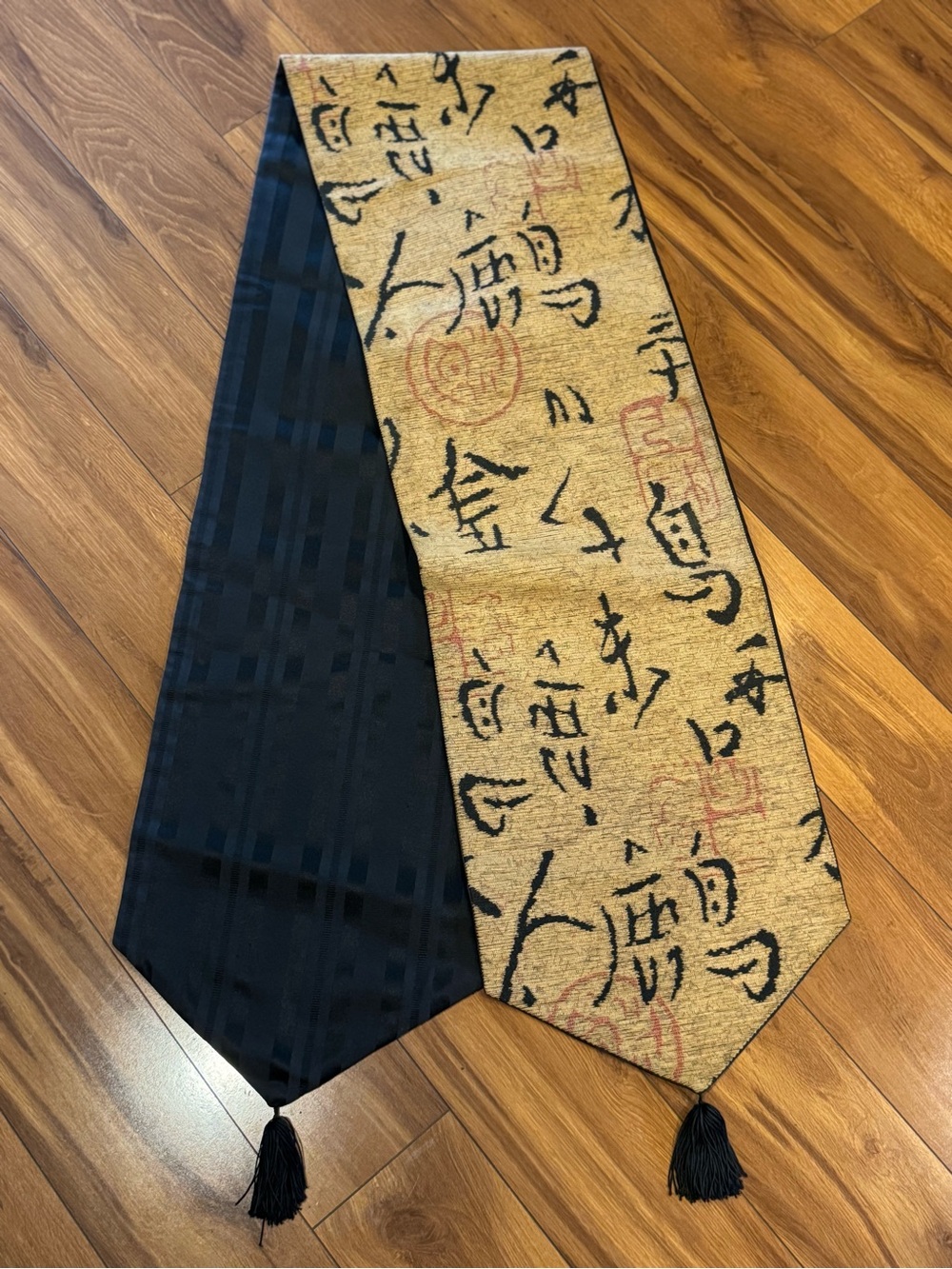 Table Runner - Picture 1 of 4
